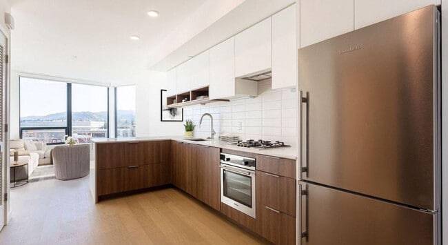 Building Photo - 1380 N California Blvd