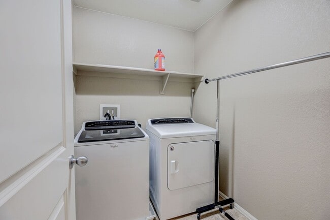 Building Photo - 5 bedroom single family home in Castle Rock.