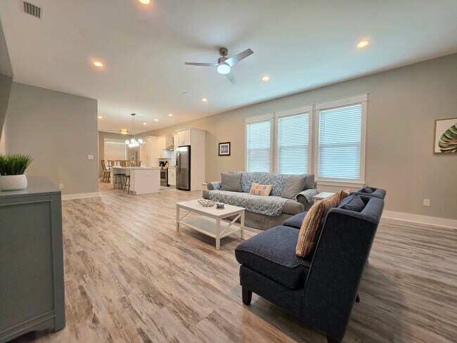 Building Photo - 8088 Carmel Cir