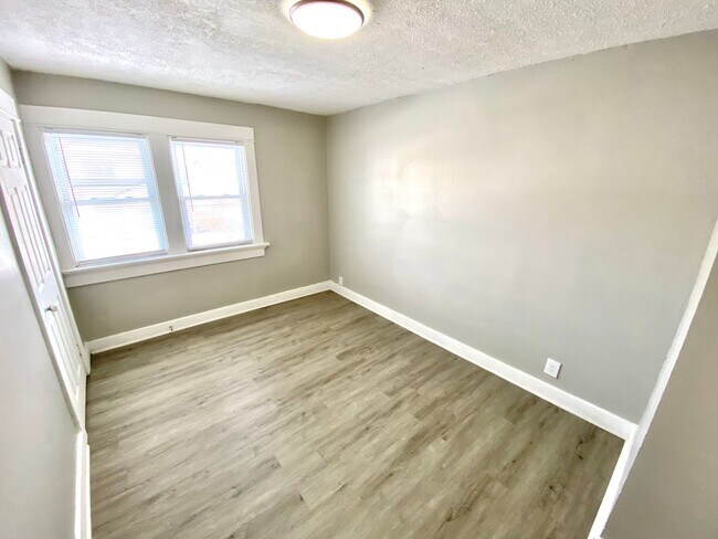 Building Photo - Newly Rehabbed Single Family in Dayton!: N...