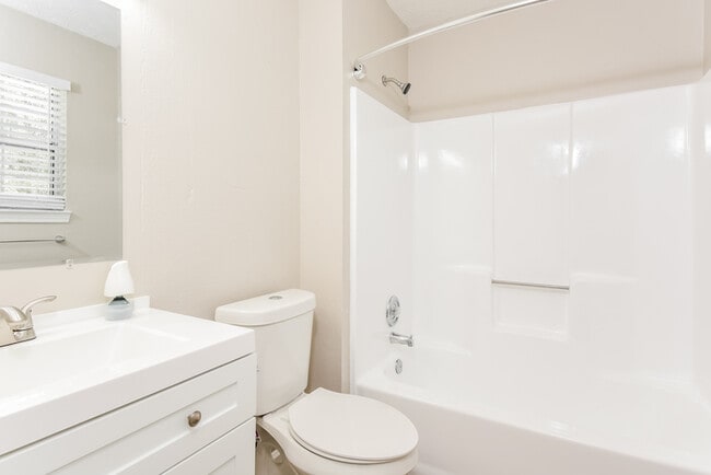 Building Photo - 1412 River Landing Way
