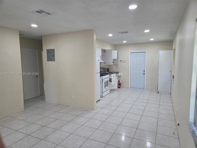 Building Photo - 6050 SW 34th St