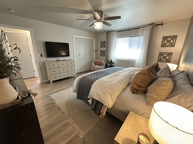 Building Photo - Beautiful 3/2 Home With Backyard Oasis!