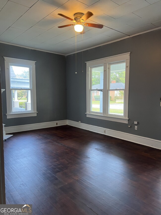 Building Photo - 92 Woodlawn Ave