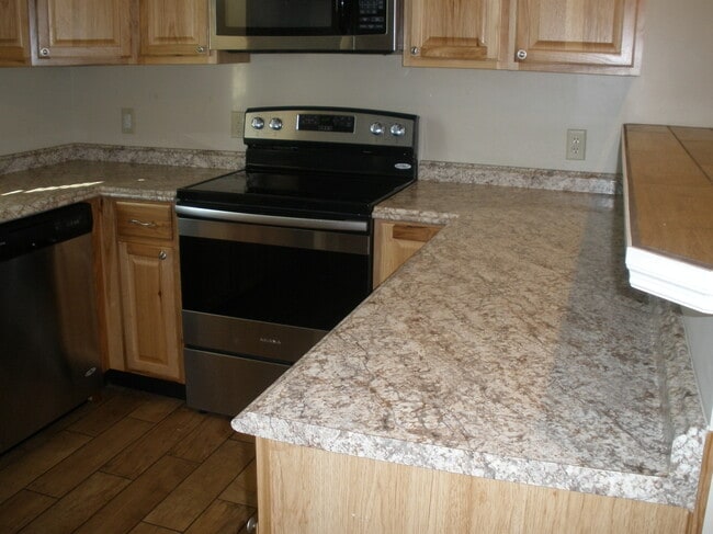 Building Photo - 1014 Hospital Dr