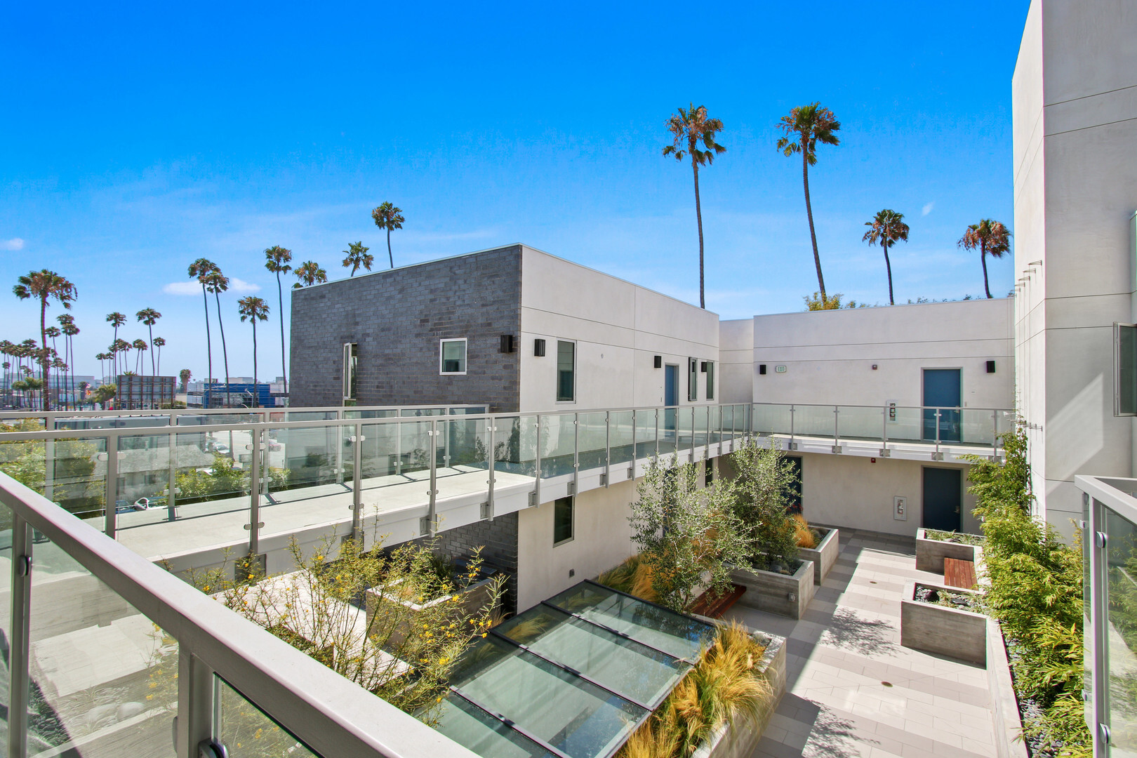 Building Photo - The Stanford West