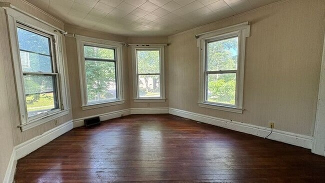 Building Photo - $2,300 | 4 Bedroom, 2 Bathroom Multi Floor...