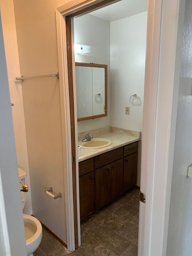 Building Photo - 1132 Hobart St