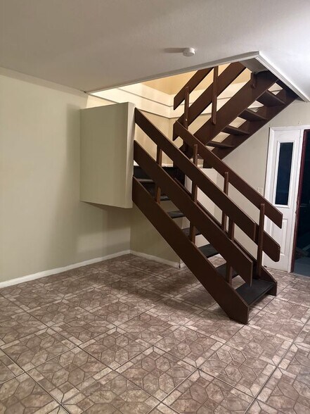 Building Photo - 1015 W Sumner St