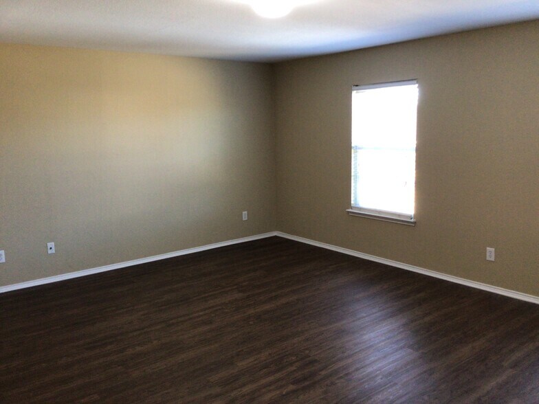 Building Photo - 1333 Gayle St