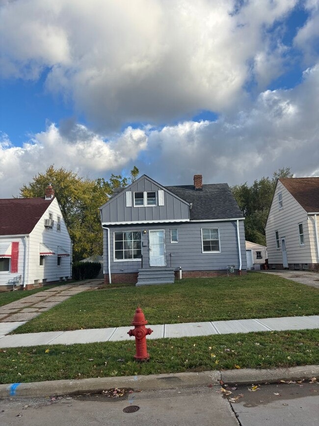 Primary Photo - Maple Heights Single Home
