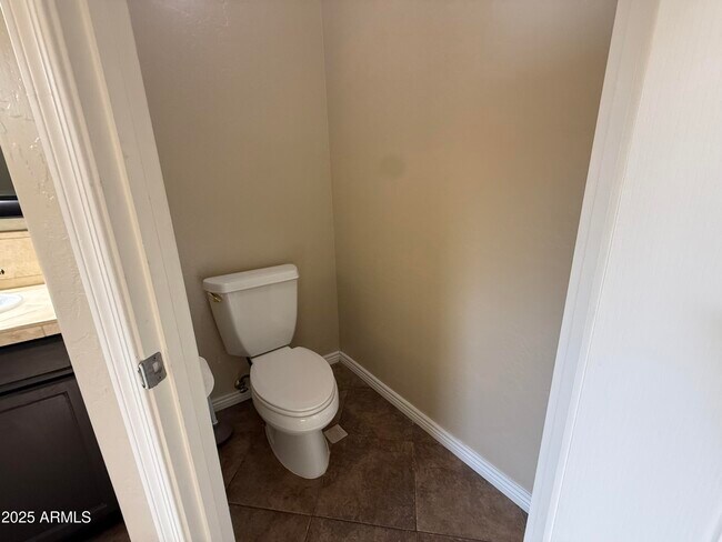 Building Photo - 3803 E Grandview Rd