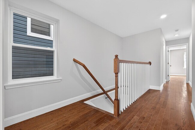 Building Photo - 40 E 5th St