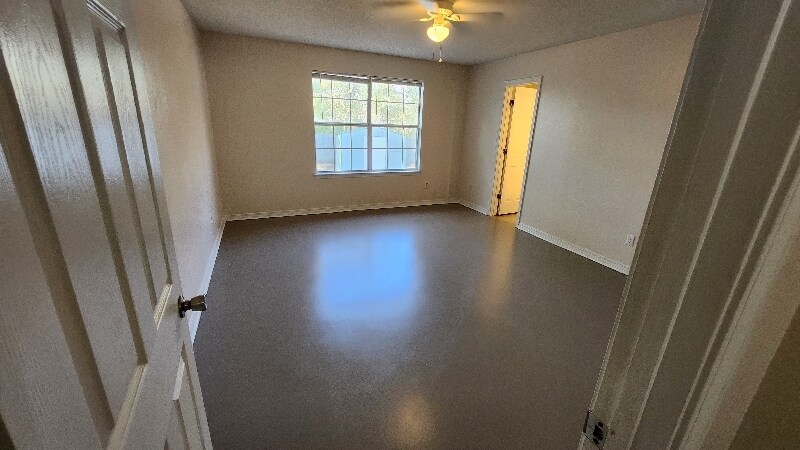 Building Photo - 915 Vonna Jo Cir