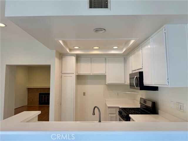Building Photo - 17 Goldenrod