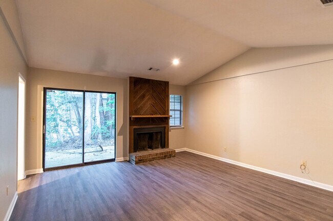 Building Photo - 2201 Hartsfield Rd