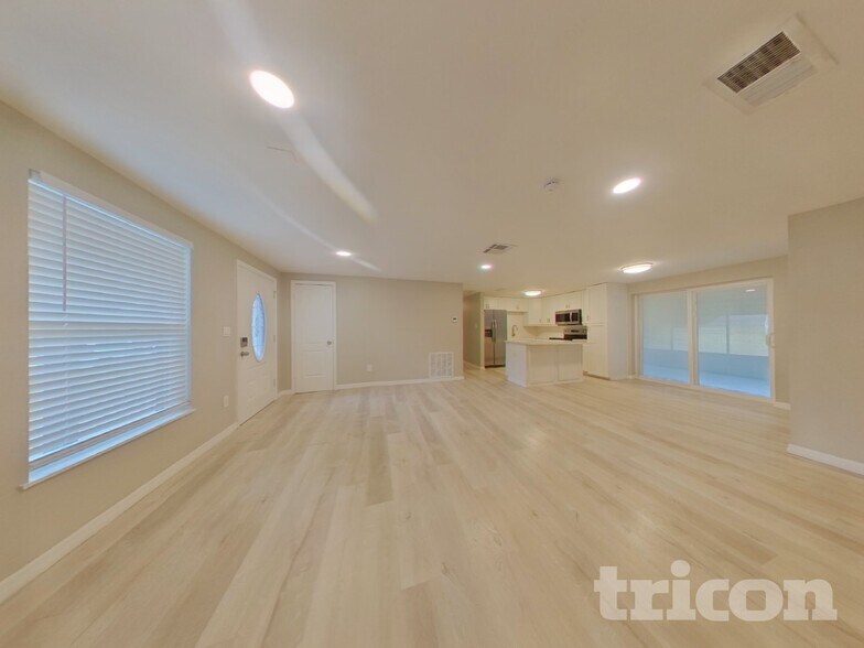 Building Photo - 1124 Jadewood Ave