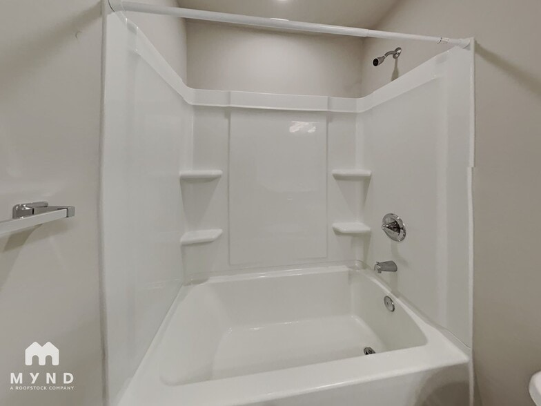 Building Photo - 418 S Fortune Way