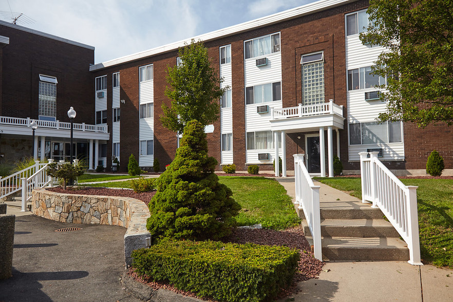 Building Photo - Cypress Apartments