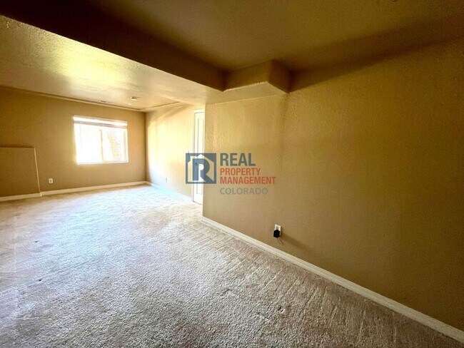 Building Photo - 120 Tall Pine Ln