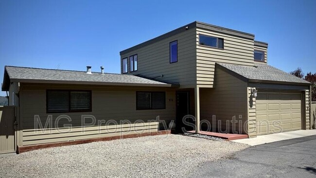 Building Photo - 974 Vernal Ave
