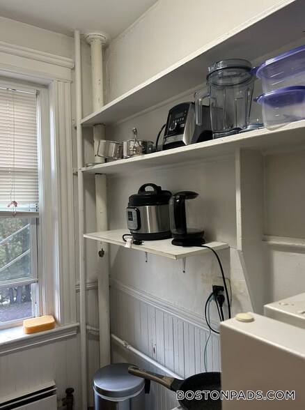 Building Photo - 211 Park Dr