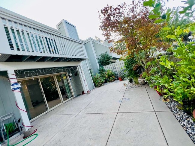 Building Photo - 7551 Maywood Dr