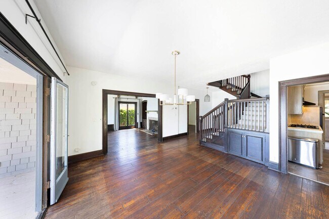 Building Photo - Incredible ocean views and private steps t...