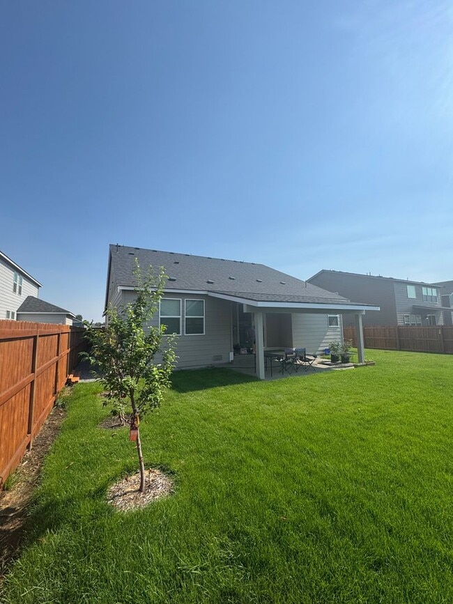 Building Photo - Immaculate Single-Story in the Ridgeview Neighborhood