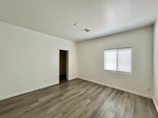 Building Photo - 9493 Alma Ridge Ave