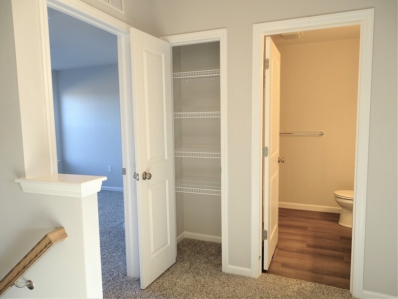 Building Photo - 19 Cobblestone Ct