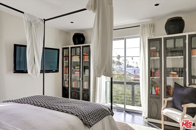 Building Photo - 2425 Clement Ave