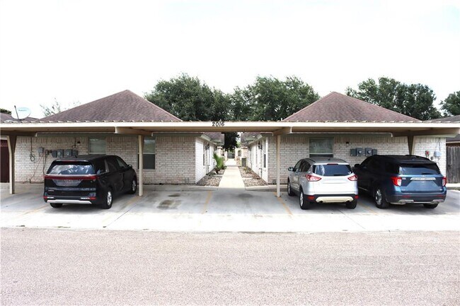 Building Photo - 2016 W Western Dr
