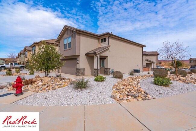 Building Photo - Adorable Stand Alone 4 Bedroom Corner Unit with Fully Fenced Backyard. Small Dogs Welcome.