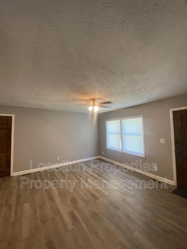 Building Photo - 1207 E 19th St