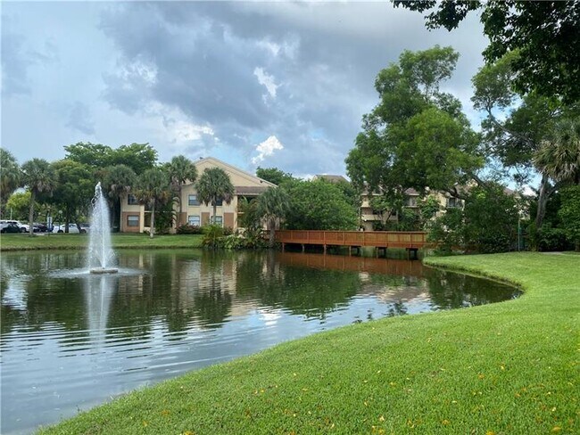 Building Photo - 9999 Summerbreeze Dr