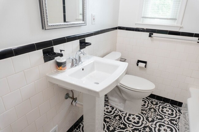 Building Photo - Charming 2BR Home in Lily Ponds NE DC – Ac...