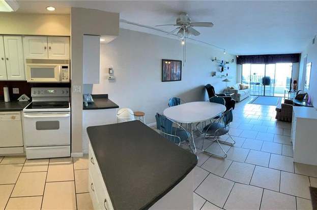 Building Photo - 1500 Park Beach Cir