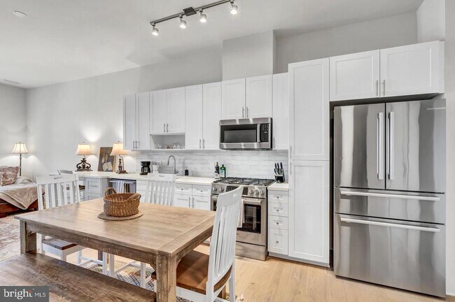 Building Photo - 6803 Cameron Dr NW