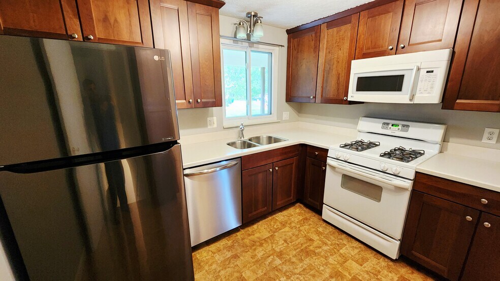 Building Photo - 4313 Hemlock Cir