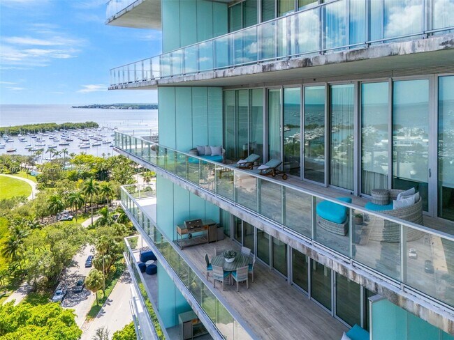 Building Photo - 2675 S Bayshore Dr