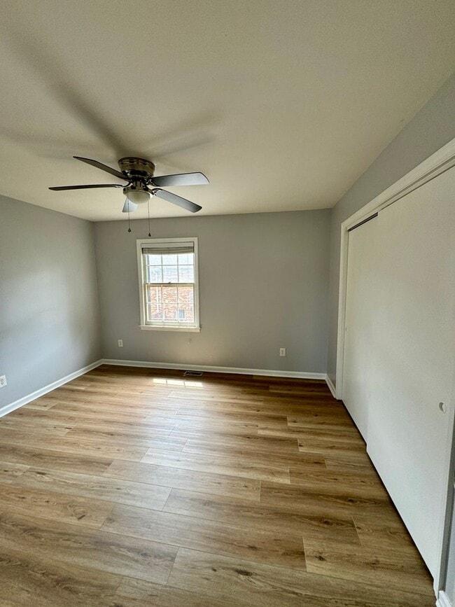 Building Photo - Cute Townhouse in South Charlotte