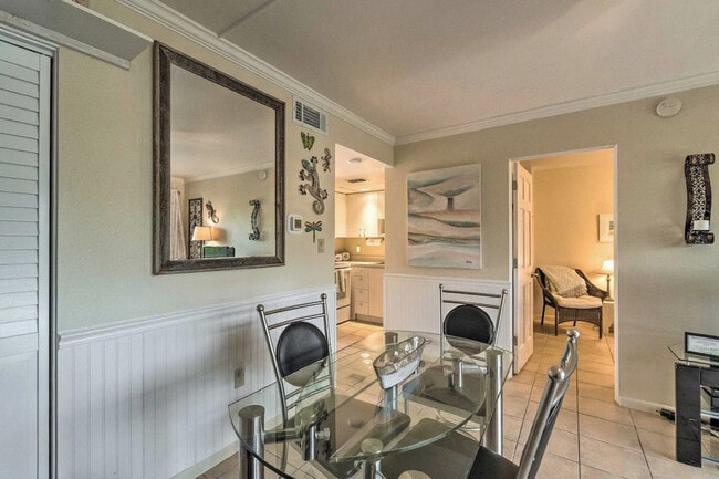 Building Photo - 2850 Gulf of Mexico Dr