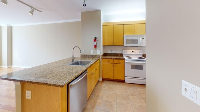 Building Photo - Penn Quarter Spacious One Bedroom W/Privat...
