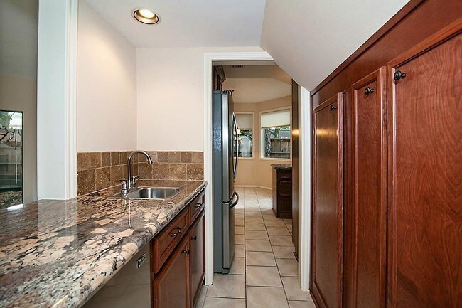 Building Photo - 201 Vanderpool Ln