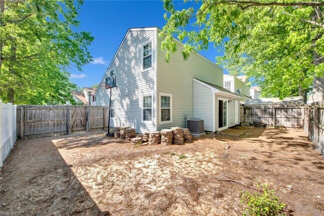 Building Photo - Beautiful 3-bed 2-bath Townhome