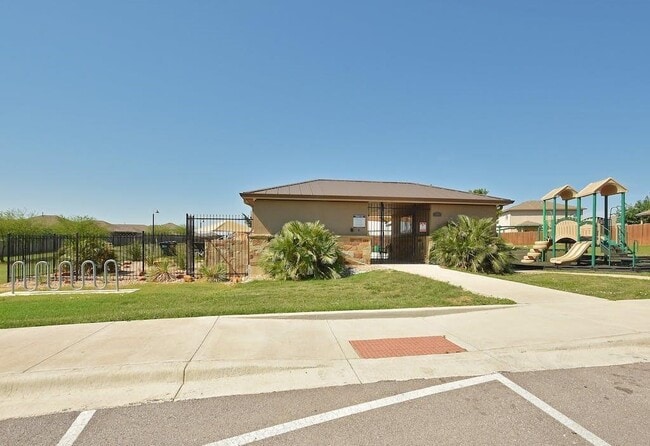 Building Photo - 267 Waterloo Dr