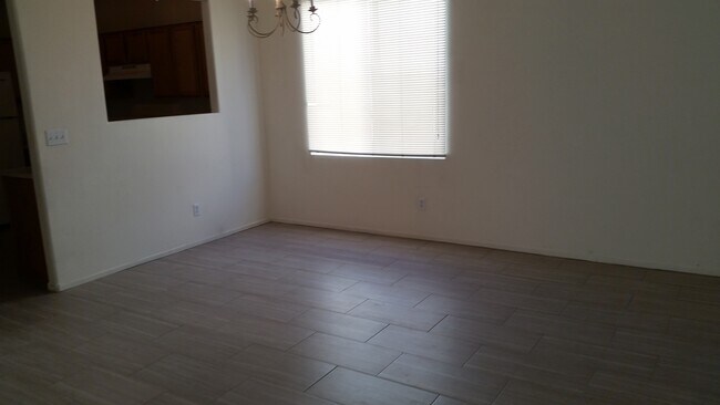 Building Photo - 4 Bedroom home for rent