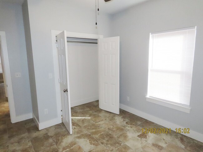 Building Photo - Bullard ISD! Gorgeous 2 Bedroom, 1 Bath Du...