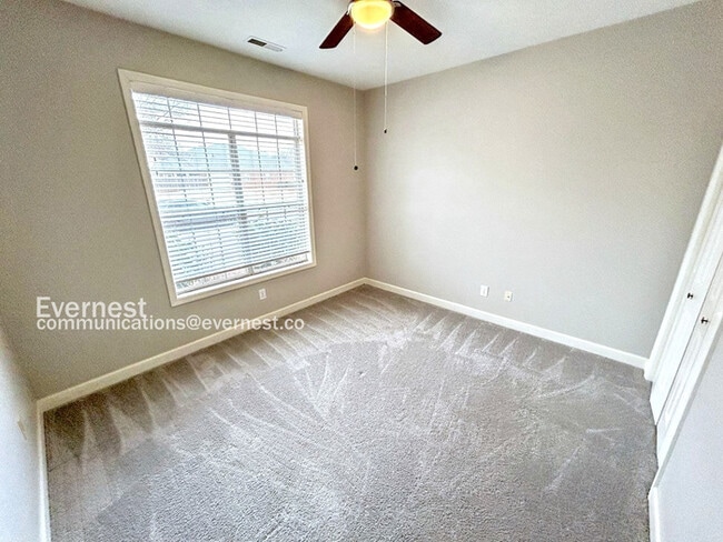 Building Photo - 203 Silver Tail Ln